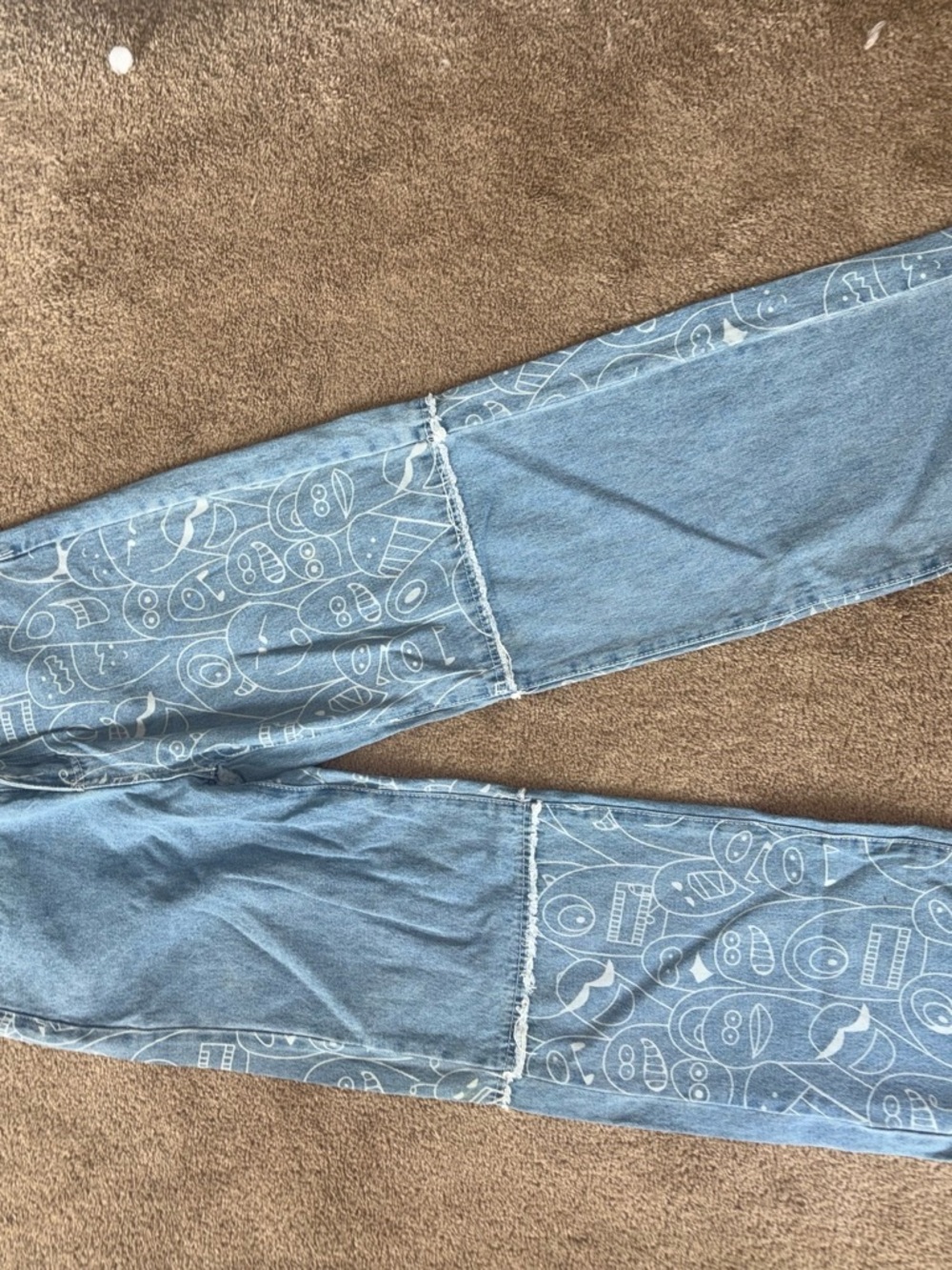 SHEIN Light Blue High-Waist Patchwork Jeans with White Graphic Faces